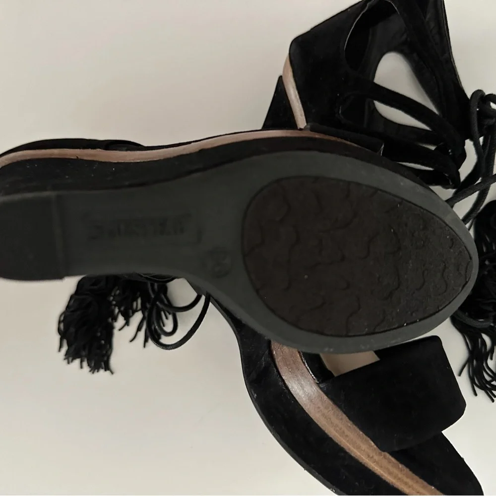 JustFab “Shanghai” Black Cutout Tassel Wedge Sandals Y2K Size 8.5 - Picture 7 of 10